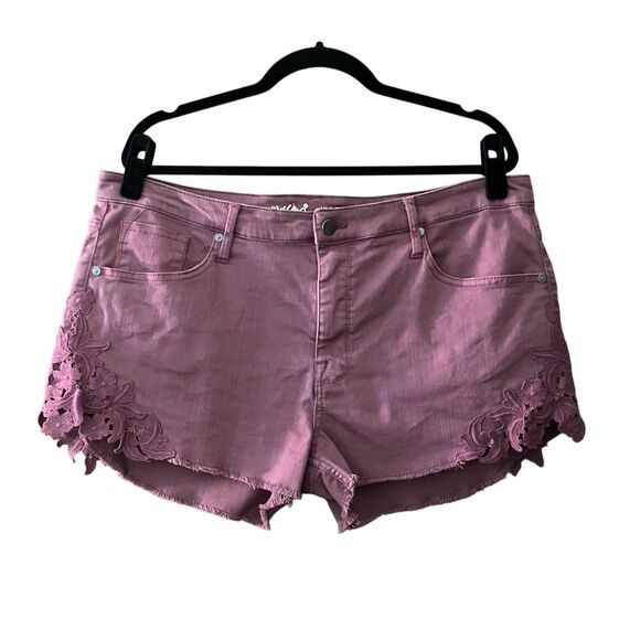 Mossimo high rise cut out floral lace insert cut off jean shorts - Picture 2 of 10